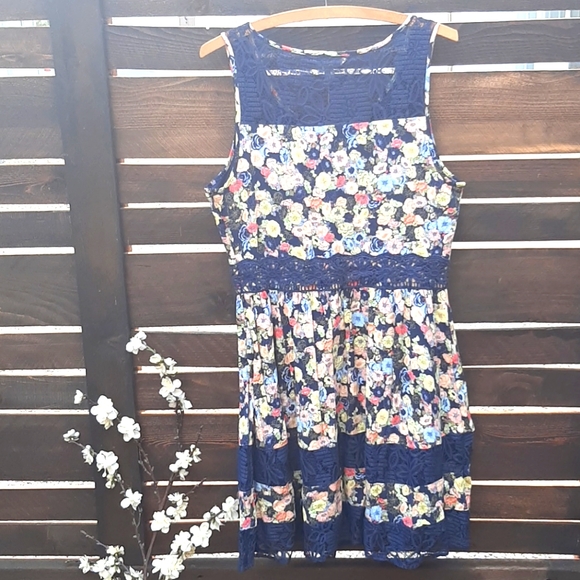 NWT Lauren Conrad ‘Garden Party’ Lace Tiered Dress - Picture 7 of 8